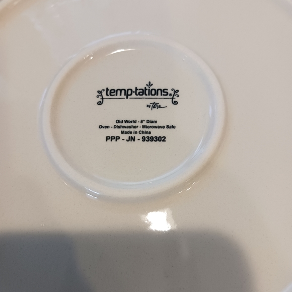 TEMPTATIONS DINÑER SET FOR 4 CONFETTI PATTERN - Picture 5 of 6